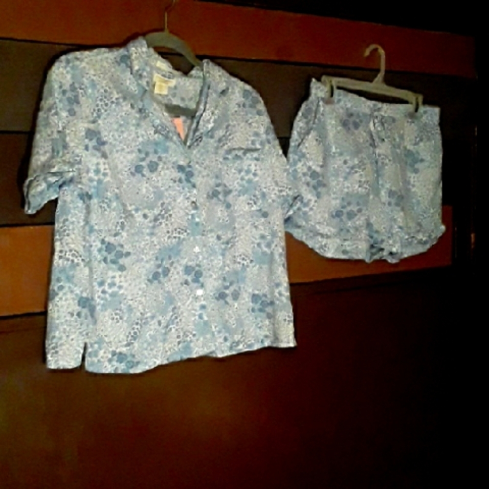 Cynthia Rowley Med Short sleeve Button Down Collard Top With Matching Shorts